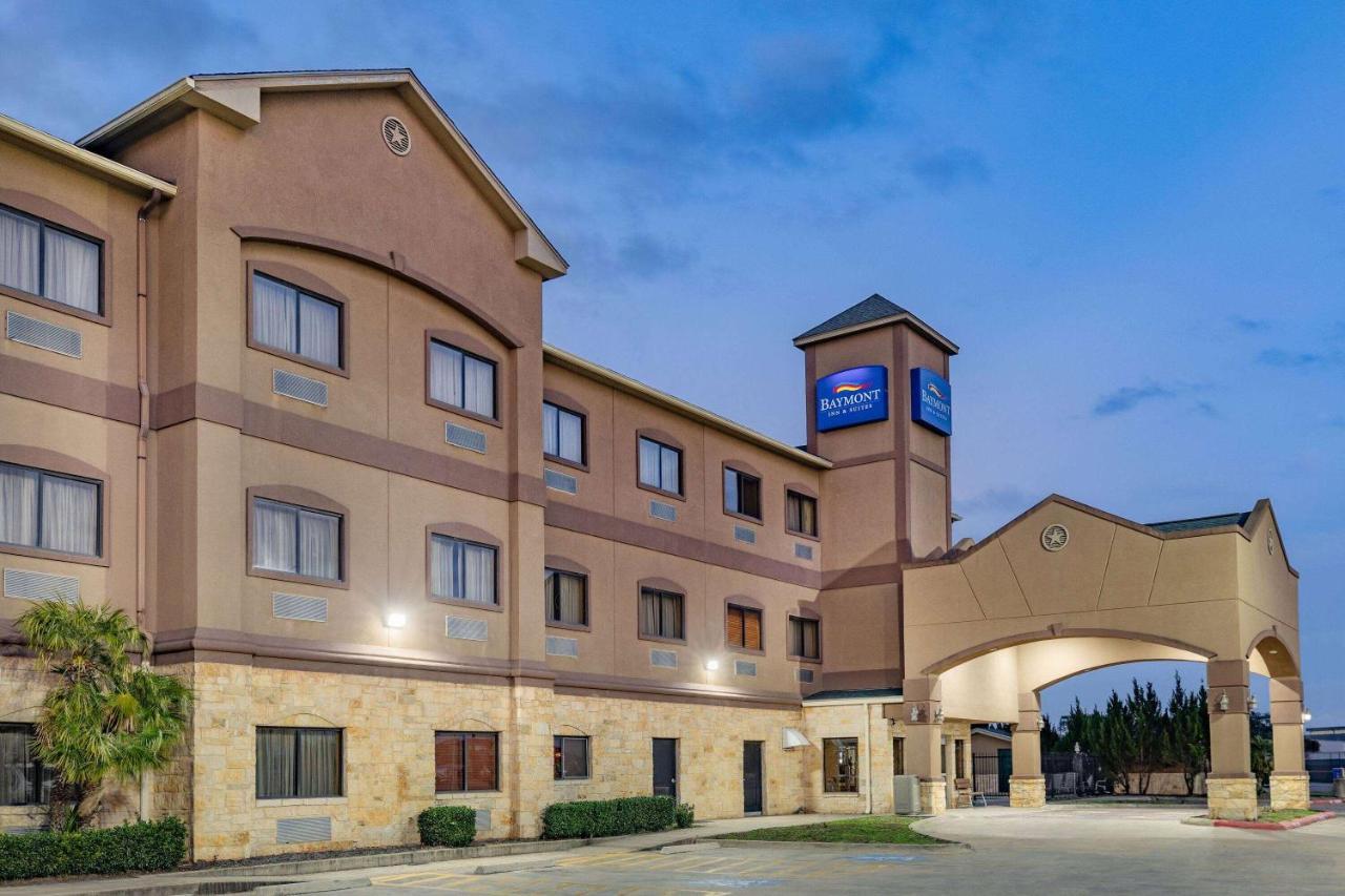 Hotel Baymont By Wyndham Cuero Extérieur photo