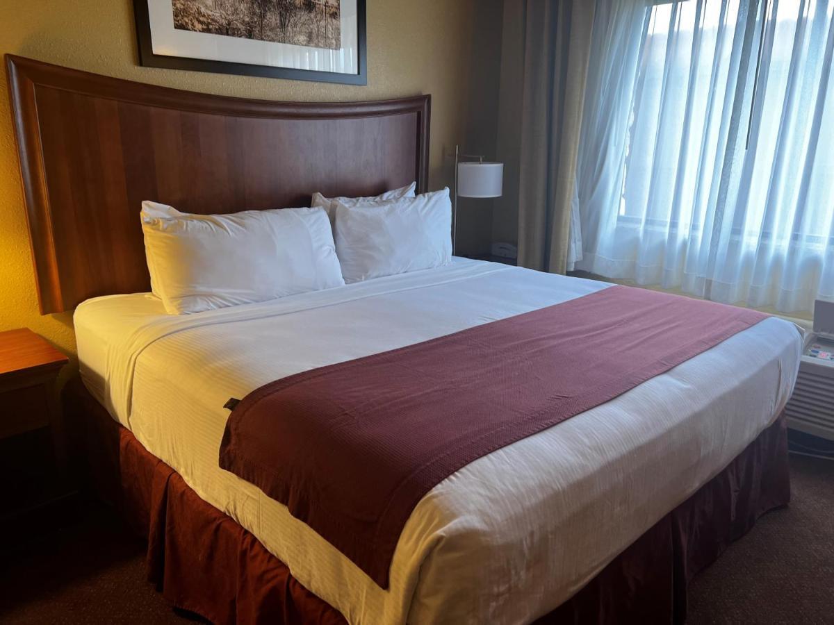 Hotel Baymont By Wyndham Cuero Extérieur photo