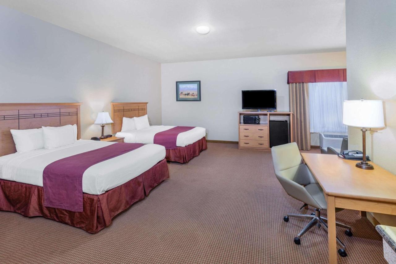 Hotel Baymont By Wyndham Cuero Extérieur photo