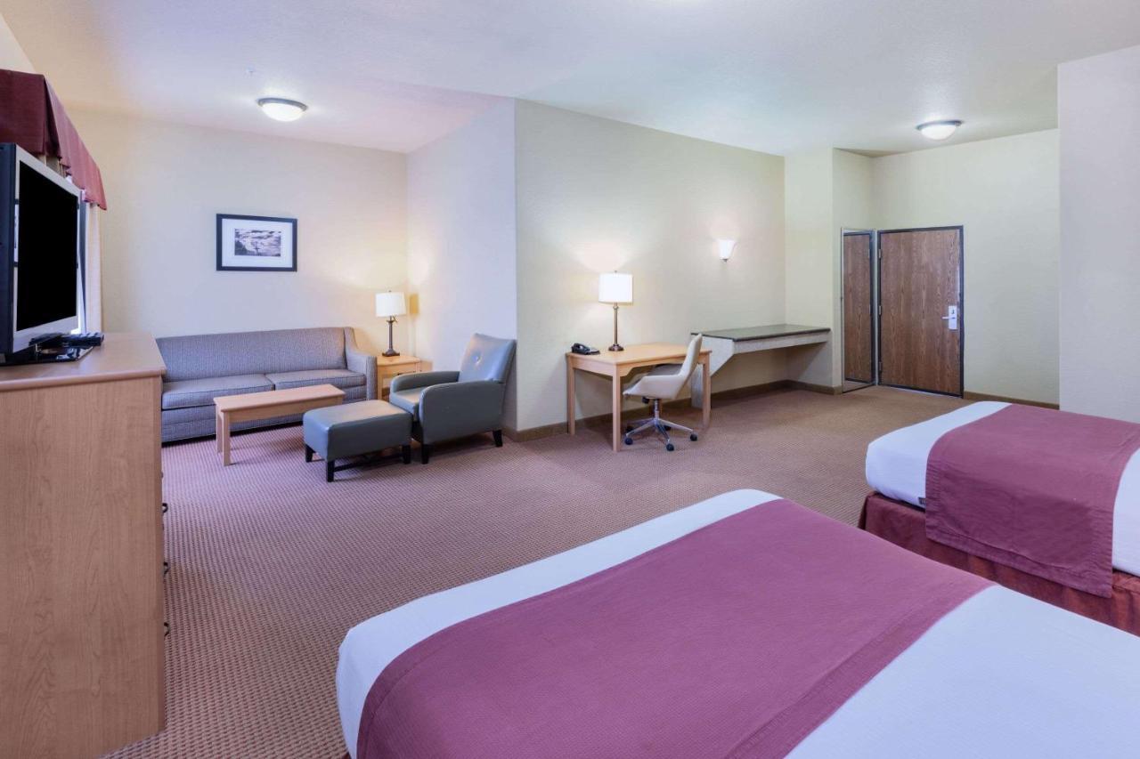 Hotel Baymont By Wyndham Cuero Extérieur photo
