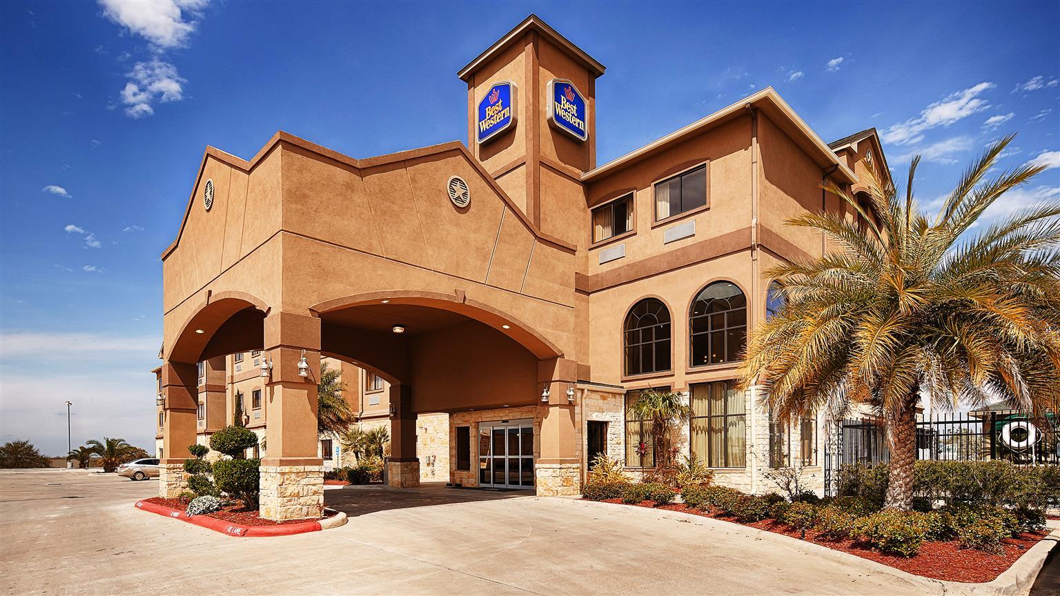 Hotel Baymont By Wyndham Cuero Extérieur photo